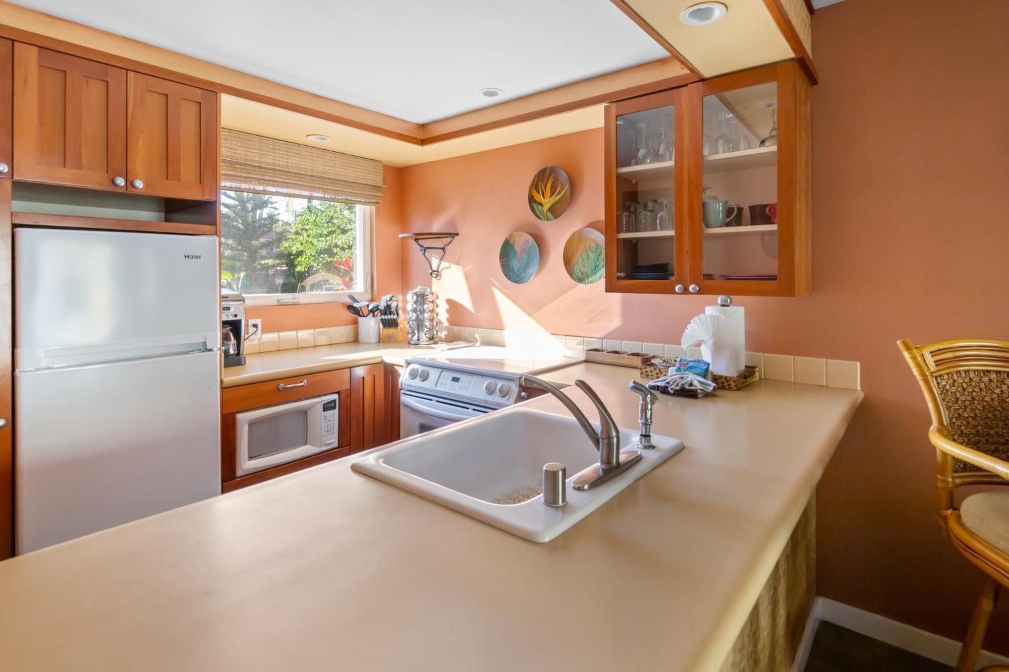 Bamboo Suite, 1 Bedroom, Sleeps 4, Pool & Bbq, Pre-Renovation Summer Sale Kihei Exteriör bild