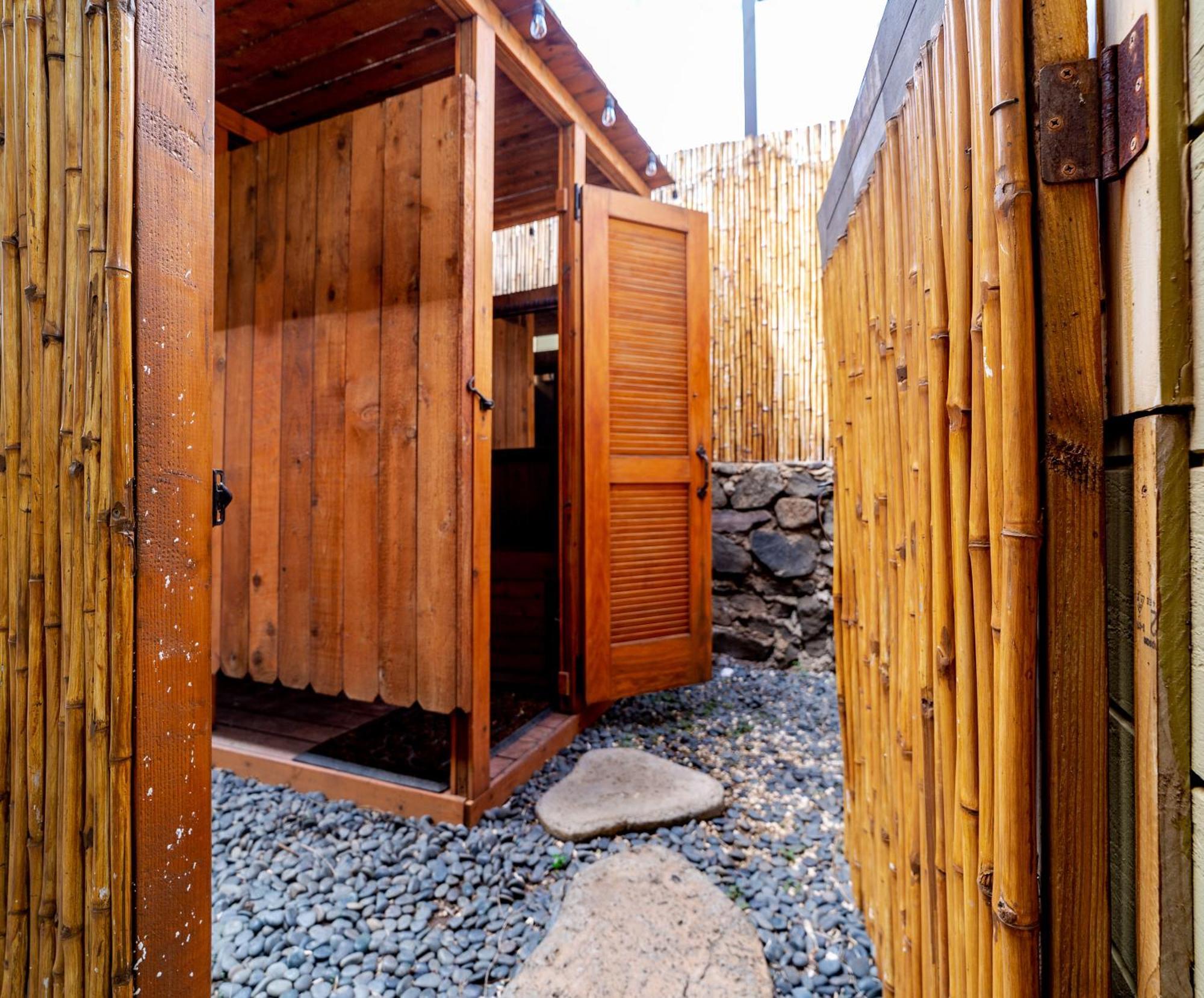 Bamboo Suite, 1 Bedroom, Sleeps 4, Pool & Bbq, Pre-Renovation Summer Sale Kihei Exteriör bild